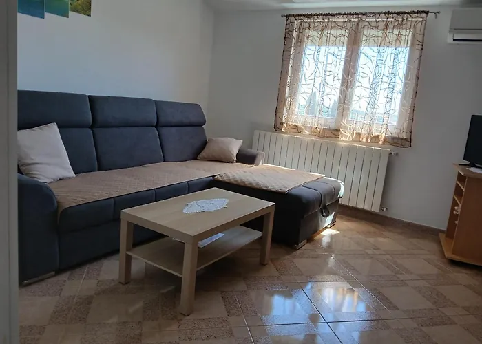Lara Daire Umag