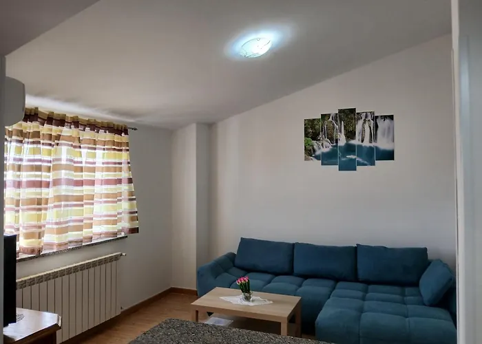 Apartman Lara *